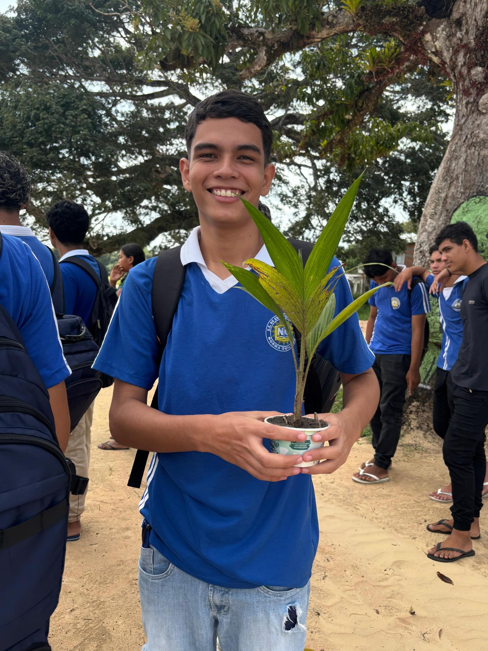 LIMPANDO PARA O PRESENTE E FUTURO: MUTIRAO DA ESCOLA NORMA GUILHON- COLARES 