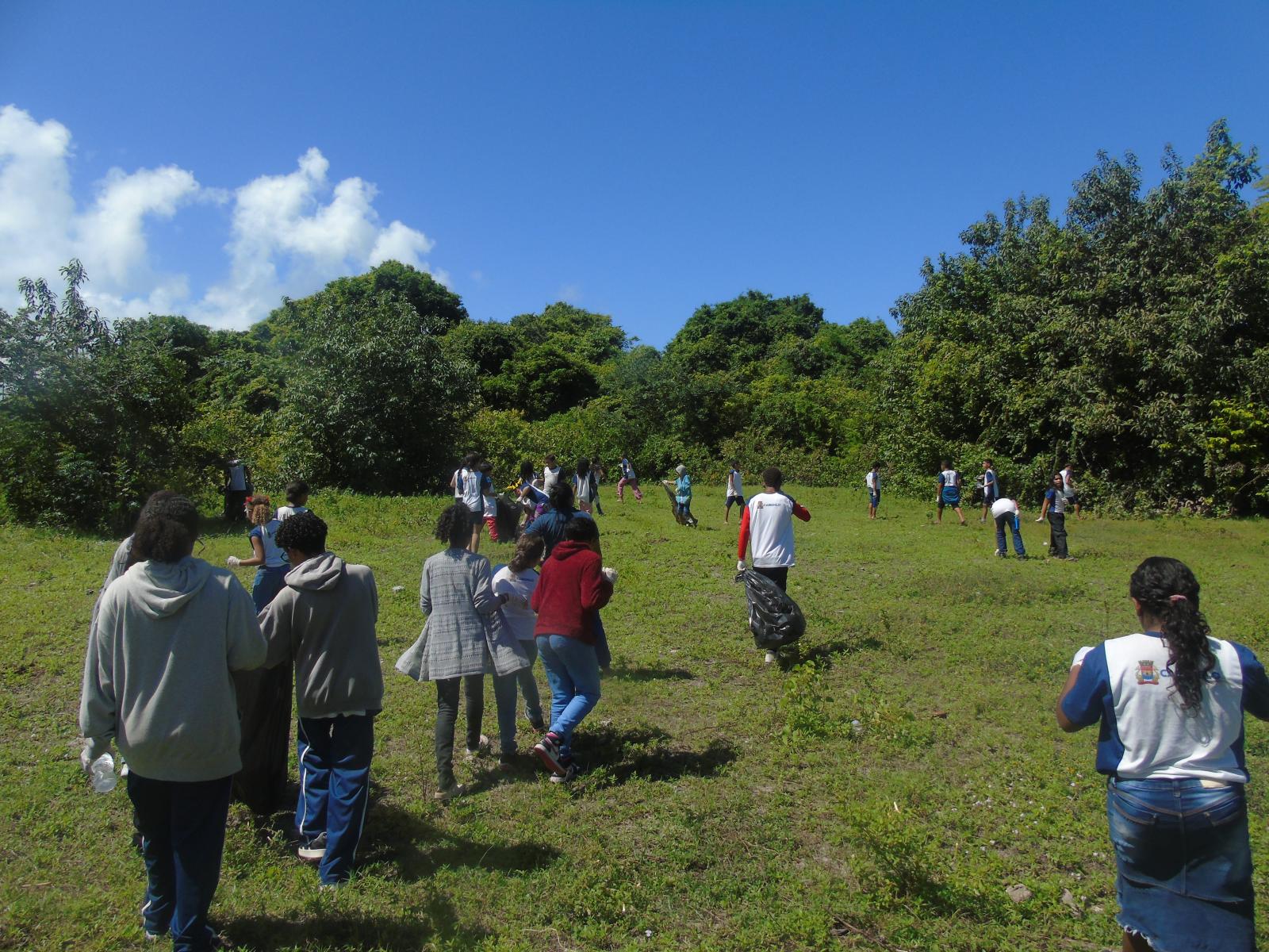Limpeza ambiental no Parque Natural Municipal de Cabedelo