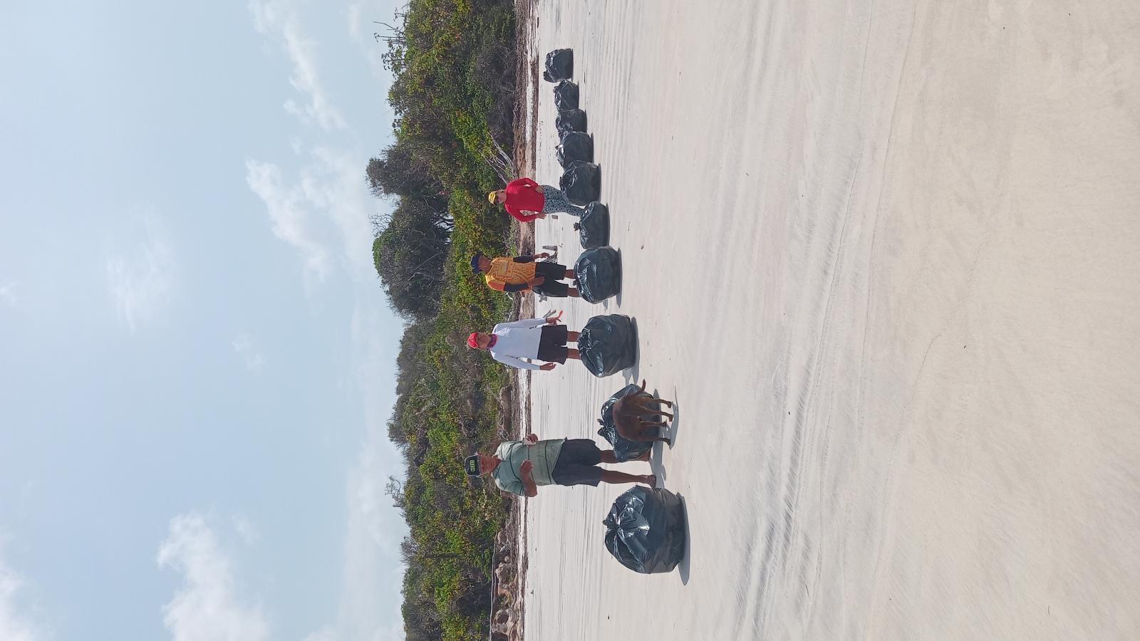 Multirão de limpeza na praia dos Pilões  cópia