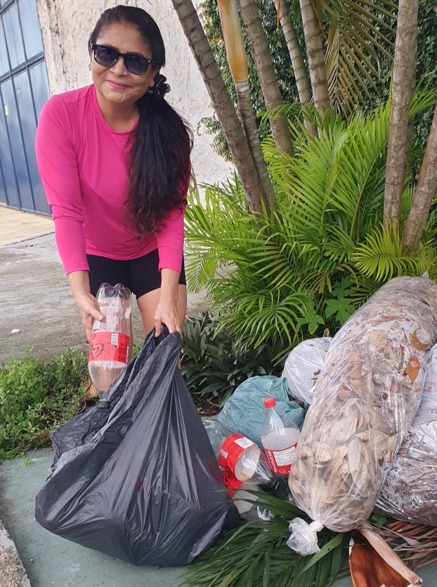 Escola Estadual Benjamin Constant- Ação de arrecadação de Zozimar Fernandes Miranda, avó da aluna Maria Eduarda Miranda Alves (turma 901).