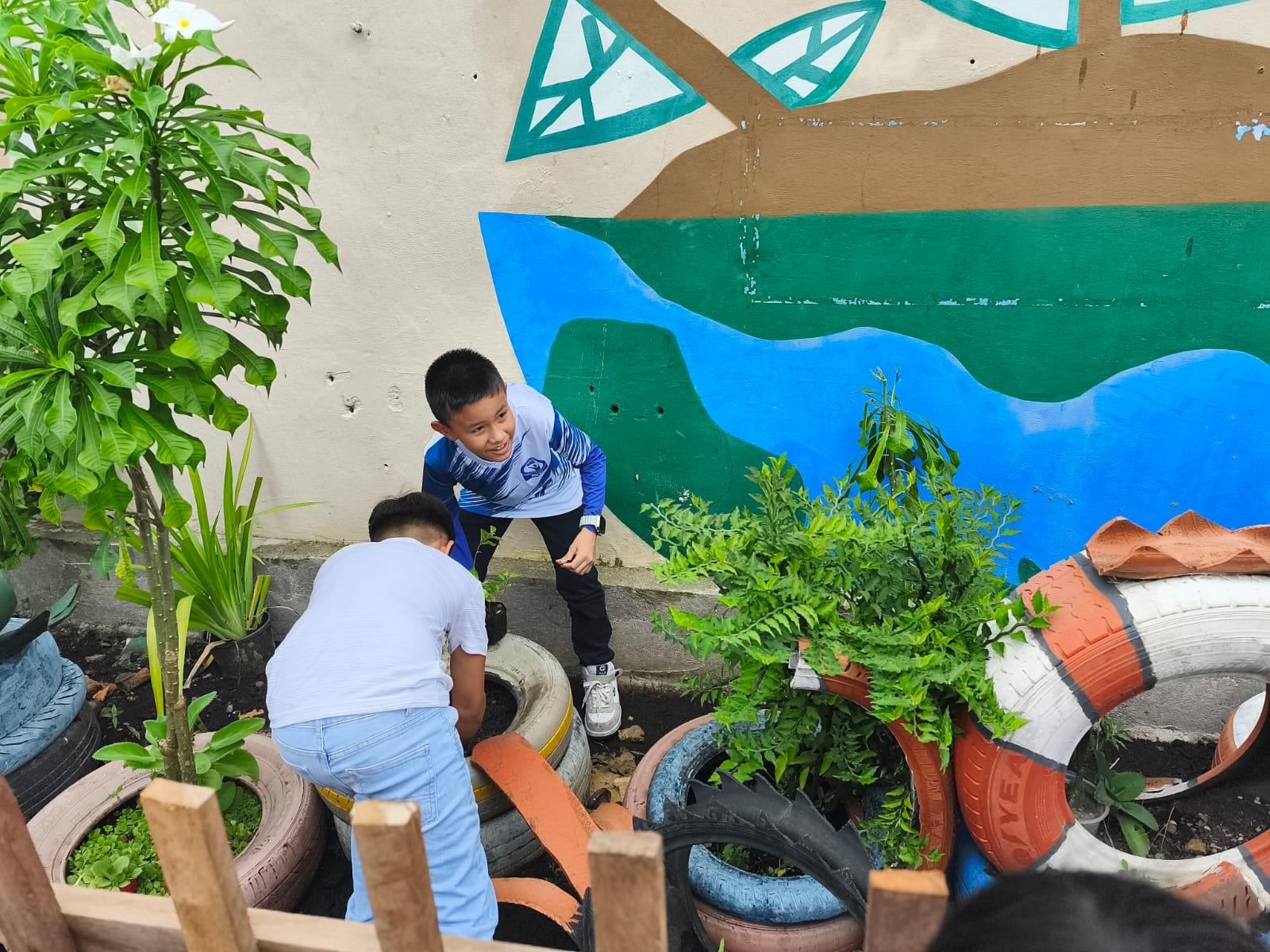 DIA MUNDIAL DA LIMPEZA : UNIDOS PELO MEIO AMBIENTE NA ESCOLA ESTADUAL MÁRIO CARNEIRO DE MIRANDA